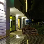 فندق Kadeer